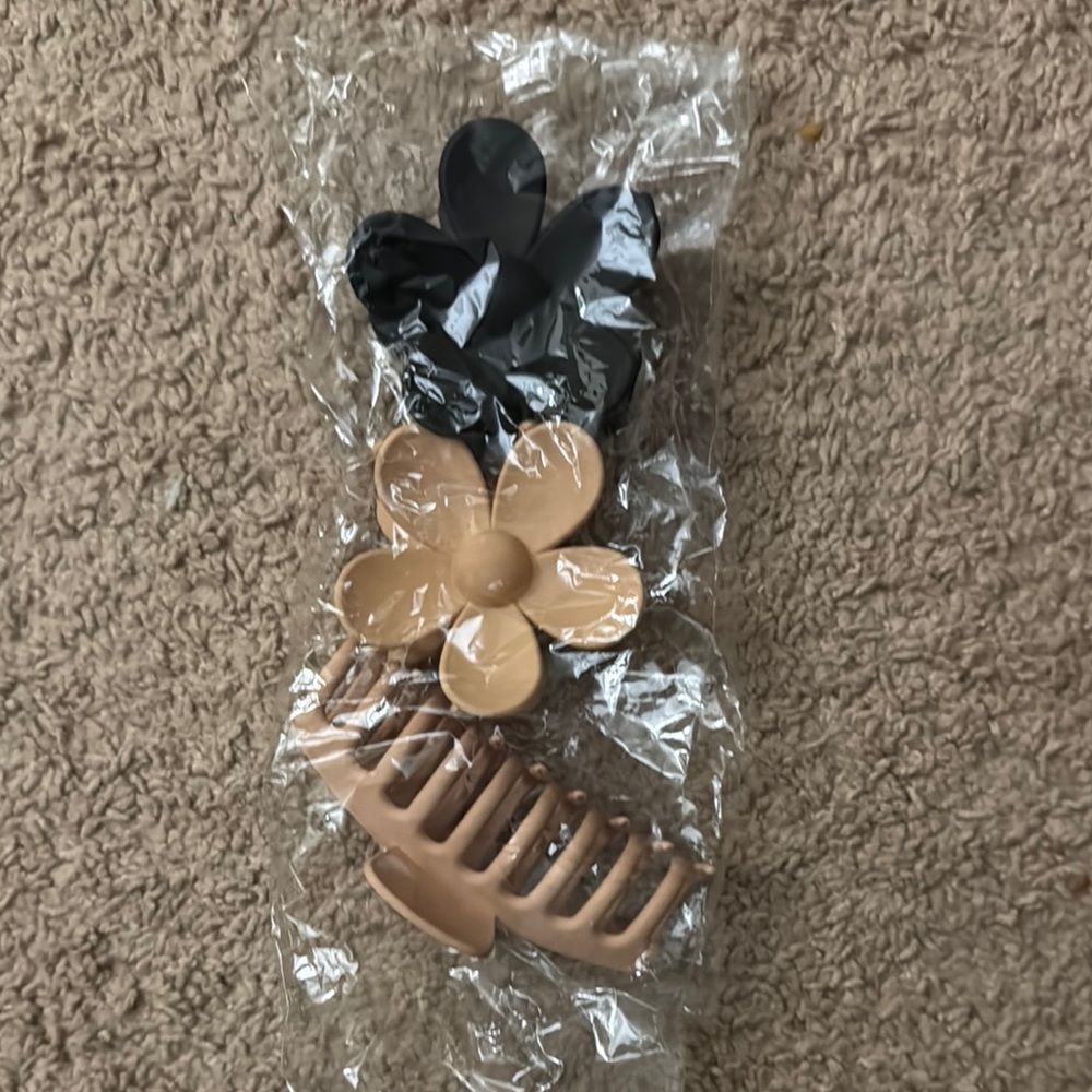 Floral Hair Clips Set in Black and Tan